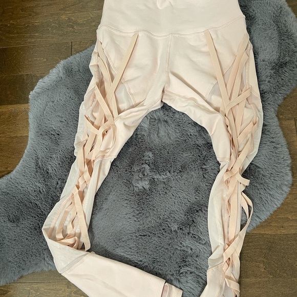 Alo lace leggings new ** - Picture 3 of 5